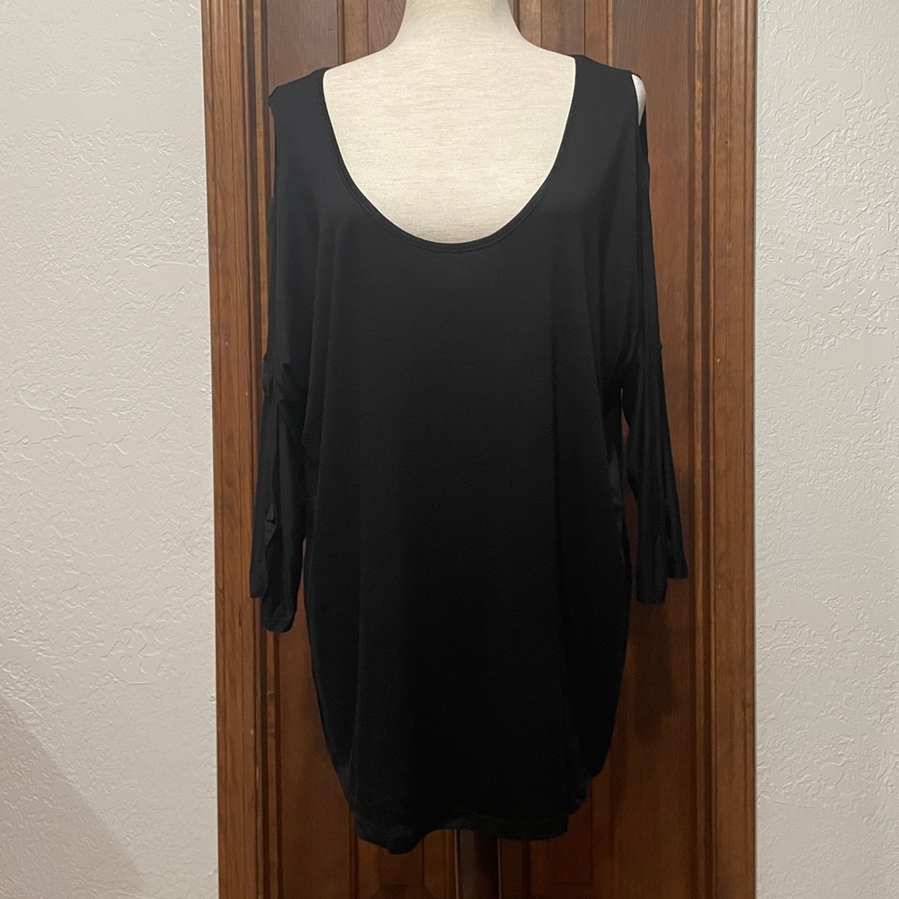 NWOT Lane Bryant Cold Sleeve Black T Sz. 18/20
